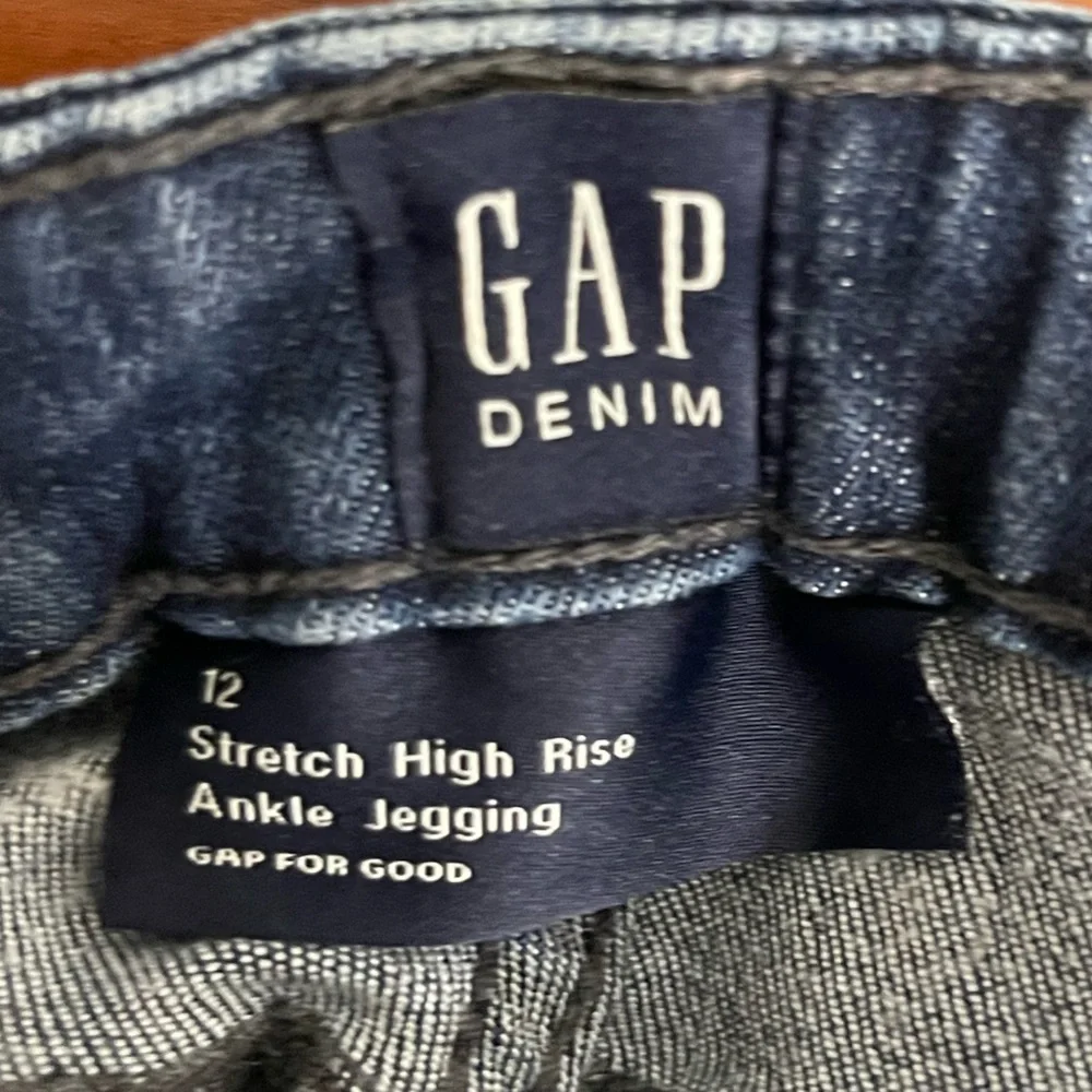 GAP chic dark